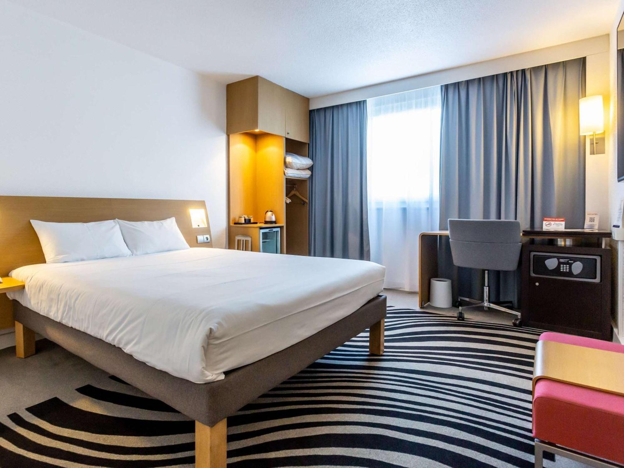 Novotel Bourges Buitenkant foto